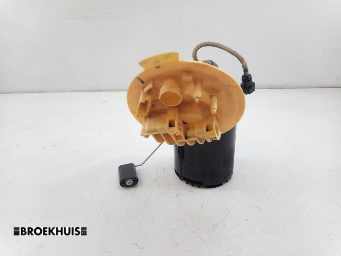 Elektrisk bränslepump från en Land Rover Freelander II 2.2 tD4 16V 2012