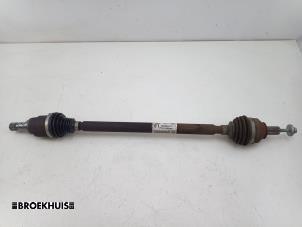 Gebruikte Aandrijfas rechts-achter Renault Twingo III (AH) 1.0 SCe 75 12V Prijs € 50,00 Margeregeling aangeboden door Autobedrijf Broekhuis B.V.