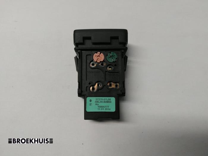 Dimljusbrytare från en Suzuki Swift (ZA/ZC/ZD)  2015