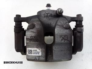 Begagnade Främre bromsok, vänster Hyundai Tucson (NX) 1.6 T-GDI Hybrid 48V Pris € 80,00 Marginaltabell erbjuds av Autobedrijf Broekhuis B.V.