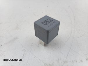 Begagnade Relä Mercedes C (W205) C-300de 2.0 Turbo 16V Pris € 10,00 Marginaltabell erbjuds av Autobedrijf Broekhuis B.V.