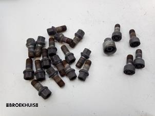 Begagnade Hjulbultsats Suzuki Vitara (LY/MY) 1.4 S Turbo 16V Pris € 25,00 Marginaltabell erbjuds av Autobedrijf Broekhuis B.V.