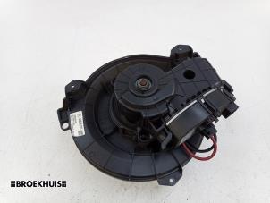 Begagnade Fläktmotor för uppvärmning och ventilation Mercedes Sprinter 3,5t (907.6/910.6) 311 CDI 2.1 D RWD Pris € 48,40 Inklusive moms erbjuds av Autobedrijf Broekhuis B.V.