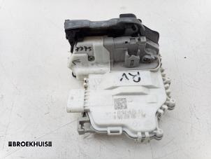 Begagnade Dörrlåsmekanism, 4-dörrars, höger fram Audi SQ5 (FYB/FYG) 3.0 TFSI V6 24V Pris € 20,00 Marginaltabell erbjuds av Autobedrijf Broekhuis B.V.