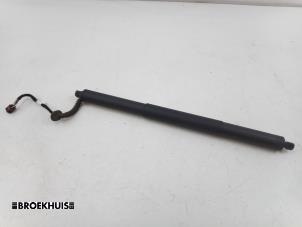 Begagnade Gasfjäder, höger bak Audi SQ5 (FYB/FYG) 3.0 TFSI V6 24V Pris € 90,00 Marginaltabell erbjuds av Autobedrijf Broekhuis B.V.