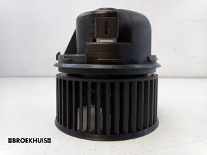 Begagnade Fläktmotor för uppvärmning och ventilation Ford C-Max (DXA) 1.0 Ti-VCT EcoBoost 12V 125 Pris € 25,00 Marginaltabell erbjuds av Autobedrijf Broekhuis B.V.