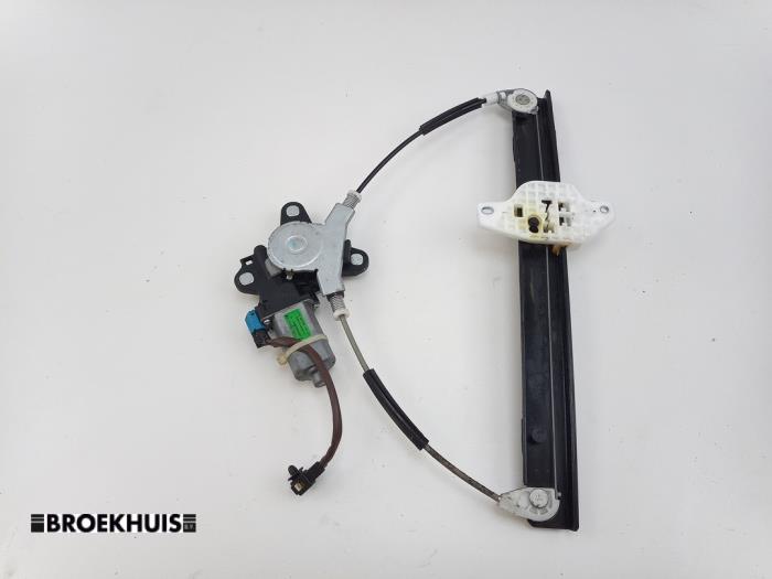 Fönstermekanism för bakre dörr, 4-dörrars, vänster från en Chevrolet Spark (M300) 1.2 16V 2010