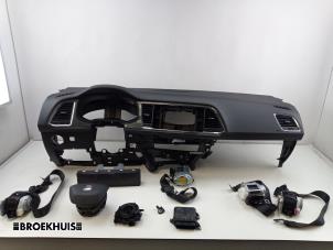 Używane Zestaw poduszek powietrznych + deska rozdzielcza Seat Ateca (5FPX) 1.0 TSI 12V Cena € 1.250,00 Procedura marży oferowane przez Autobedrijf Broekhuis B.V.