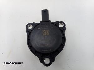Gebruikte Nokkenas Sensor Mercedes E (C238) E-200 EQ Boost 2.0 Turbo 16V Prijs € 10,00 Margeregeling aangeboden door Autobedrijf Broekhuis B.V.