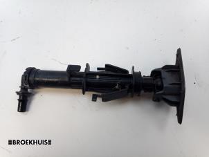 Gebruikte Koplamp Sproeier Seat Ateca (5FPX) 1.0 TSI 12V Prijs € 30,00 Margeregeling aangeboden door Autobedrijf Broekhuis B.V.