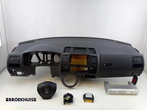 Używane Zestaw poduszek powietrznych + deska rozdzielcza Volkswagen Transporter T5 2.0 TDI BlueMotion Cena € 786,50 Z VAT oferowane przez Autobedrijf Broekhuis B.V.