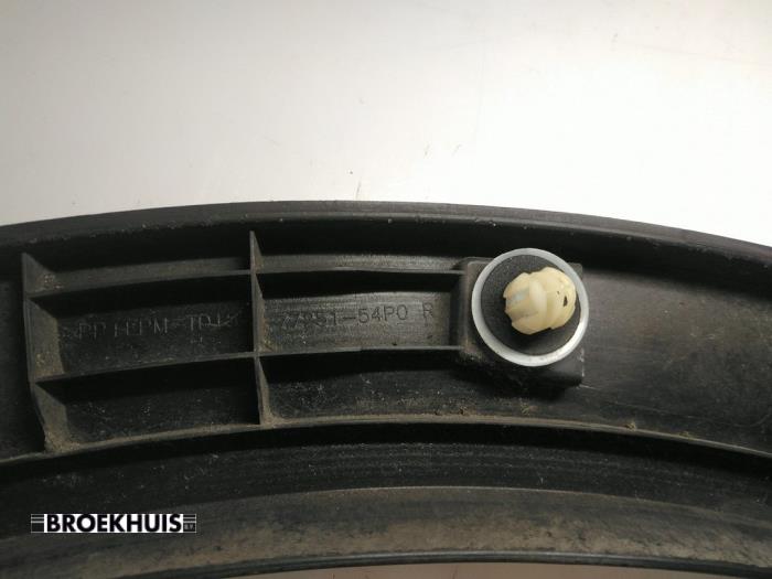 Skärmbreddare från en Suzuki Vitara (LY/MY) 1.4 S Turbo 16V 2017