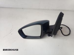 Gebruikte Buitenspiegel links Volkswagen Polo V (6R) 1.0 TSI 12V BlueMotion Prijs € 45,00 Margeregeling aangeboden door Autobedrijf Broekhuis B.V.