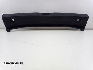 Używane Pokrywa rygla tyl Toyota Prius (ZVW5) 1.8 16V Hybrid Cena € 50,00 Procedura marży oferowane przez Autobedrijf Broekhuis B.V.