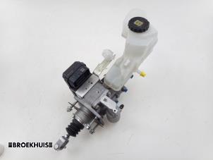 Używane Glówny cylinder hamulcowy Toyota Prius (ZVW5) 1.8 16V Hybrid Cena € 250,00 Procedura marży oferowane przez Autobedrijf Broekhuis B.V.
