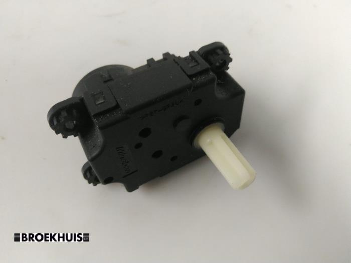 Värmarventil, motor från en Mitsubishi Outlander (GF/GG) 2.0 16V PHEV 4x4 2015