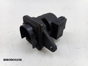 Begagnade Innetemperatursensor Tesla Model Y (5YJY) RWD Pris € 25,00 Marginaltabell erbjuds av Autobedrijf Broekhuis B.V.