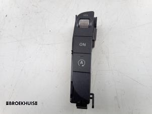 Begagnade Start/stopp-brytare Mercedes C Estate (S205) C-180 BlueTEC, C-180 d 1.6 16V Pris € 25,00 Marginaltabell erbjuds av Autobedrijf Broekhuis B.V.