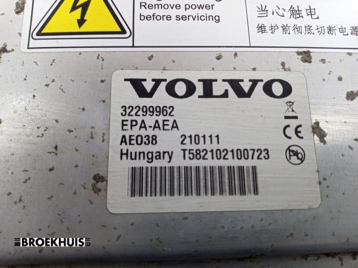 Battery charger Volvo V60 II 2.0 T8 16V Plug-in Hybrid AWD - 32299962