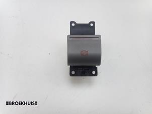 Gebruikte Handrem schakelaar Ford S-Max (GBW) 2.5 Turbo 20V Prijs € 30,00 Margeregeling aangeboden door Autobedrijf Broekhuis B.V.