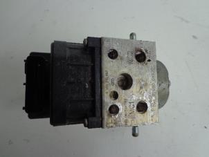 Begagnade ABS-pump Nissan Terrano II (R20/TR50) 3.0 Di 16V Pris € 40,00 Marginaltabell erbjuds av Autobedrijf Broekhuis B.V.