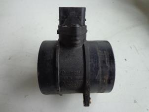 Gebruikte Luchtmassameter Mercedes E (W211) 2.2 E-200 CDI 16V Prijs € 15,00 Margeregeling aangeboden door Autobedrijf Broekhuis B.V.