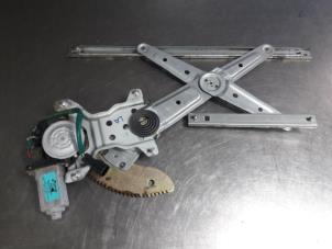 Begagnade Fönstermekanism för bakre dörr, 4-dörrars, vänster Kia Carens II (FJ) 1.8i 16V Pris € 35,00 Marginaltabell erbjuds av Autobedrijf Broekhuis B.V.