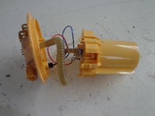 Używane Elektryczna pompa paliwa Opel Vectra C Caravan 1.9 CDTI 16V Cena € 25,00 Procedura marży oferowane przez Autobedrijf Broekhuis B.V.