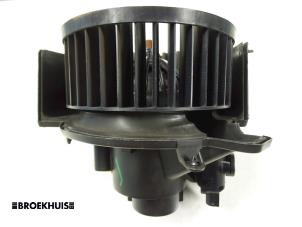 Gebruikte Kachel Ventilatiemotor Opel Zafira (F75) 1.6 16V Prijs € 20,00 Margeregeling aangeboden door Autobedrijf Broekhuis B.V.