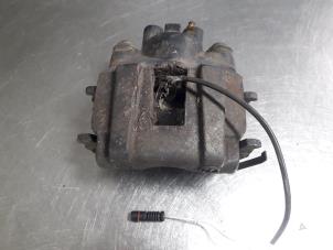 Gebruikte Remklauw (Tang) links-achter Mercedes ML I (163) 270 2.7 CDI 20V Prijs € 20,00 Margeregeling aangeboden door Autobedrijf Broekhuis B.V.