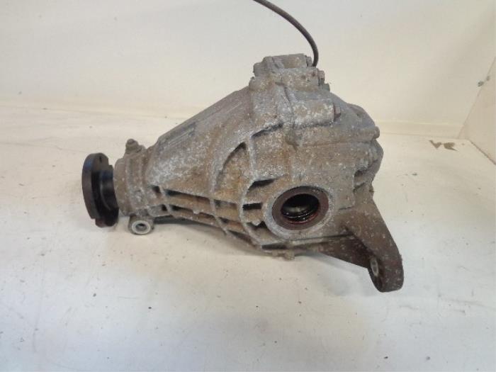 Bakre differential från en Mercedes-Benz ML I (163) 270 2.7 CDI 20V 2000