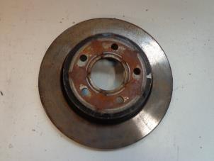 Begagnade Bakre bromsskiva Ford Focus 3 Wagon 1.6 SCTi 16V Pris € 15,00 Marginaltabell erbjuds av Autobedrijf Broekhuis B.V.