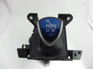 Gebruikte Selectiehendel automaat Toyota Auris (E15) 1.8 16V HSD Full Hybrid Prijs € 50,00 Margeregeling aangeboden door Autobedrijf Broekhuis B.V.