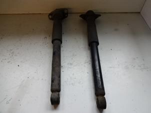 Używane Zestaw amortyzatorów Volkswagen Passat Variant (3C5) 2.0 TDI 16V 140 Cena € 25,00 Procedura marży oferowane przez Autobedrijf Broekhuis B.V.