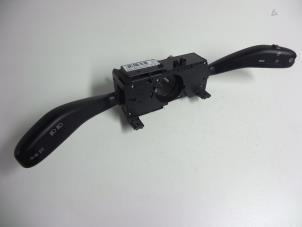 Gebruikte Combischakelaar Stuurkolom Volkswagen Polo IV (9N1/2/3) 1.4 TDI 70 Prijs € 35,00 Margeregeling aangeboden door Autobedrijf Broekhuis B.V.