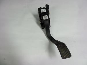 Begagnade Gaspedal Hyundai H-1/Starex 2.5 CRDi 16V Pris € 25,00 Marginaltabell erbjuds av Autobedrijf Broekhuis B.V.