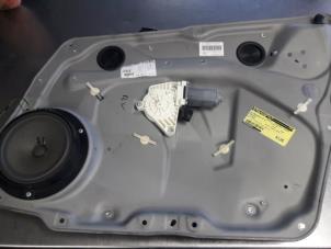 Begagnade Fönstermekanism, 4-dörrars, höger fram Mercedes A (W169) 1.5 A-150 5-Drs. Pris € 35,00 Marginaltabell erbjuds av Autobedrijf Broekhuis B.V.