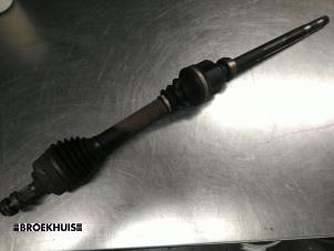 Gebruikte Aandrijfas rechts-voor Peugeot 307 CC (3B) 2.0 HDIF 16V Prijs € 20,00 Margeregeling aangeboden door Autobedrijf Broekhuis B.V.