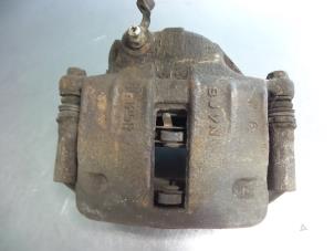 Begagnade Främre bromsok, vänster Hyundai H-100 2.5 Turbo Diesel Pris € 15,00 Marginaltabell erbjuds av Autobedrijf Broekhuis B.V.