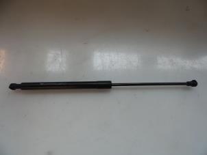 Gebruikte Achterklepdemper links-achter Citroen C3 (SC) 1.2 VTi 82 12V Prijs € 15,00 Margeregeling aangeboden door Autobedrijf Broekhuis B.V.