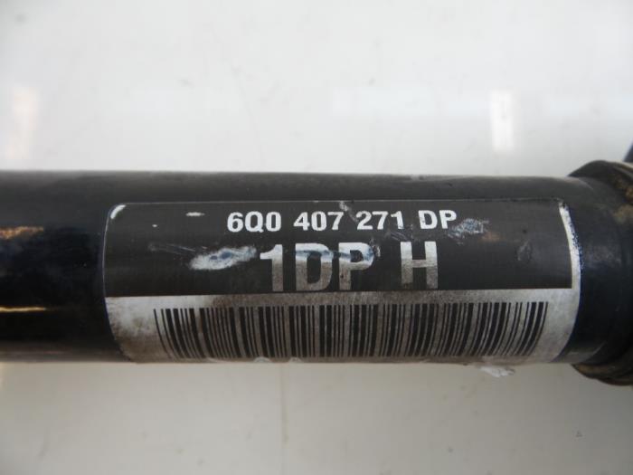 Aandrijfas links-voor van een Skoda Fabia II (5J) 1.2 TDI 12V Greenline 2012