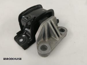 Begagnade Fäste, växellåda Opel Corsa E 1.0 SIDI Turbo 12V Pris € 15,00 Marginaltabell erbjuds av Autobedrijf Broekhuis B.V.