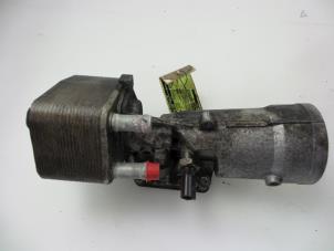 Gebruikte Oliefilterhuis Audi A4 (B8) 2.0 TDI 16V Prijs € 25,00 Margeregeling aangeboden door Autobedrijf Broekhuis B.V.