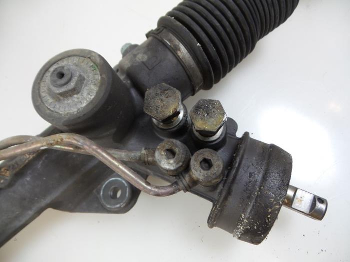 Servostyrningsbox från en Skoda Superb (3U4) 2.8 V6 30V 2002