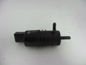 Gebruikte Ruitensproeierpomp voor Suzuki Swift (ZA/ZC/ZD) 1.2 16V Prijs € 10,00 Margeregeling aangeboden door Autobedrijf Broekhuis B.V.