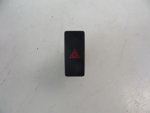 Gebruikte Gevarenlicht Schakelaar Mazda CX-5 I (KE,GH) 2.2 SkyActiv-D 16V 2WD Prijs € 10,00 Margeregeling aangeboden door Autobedrijf Broekhuis B.V.