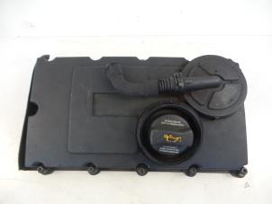 Gebruikte Kleppendeksel Volkswagen Caddy III (2KA,2KH,2CA,2CH) 1.9 TDI Prijs € 30,00 Margeregeling aangeboden door Autobedrijf Broekhuis B.V.