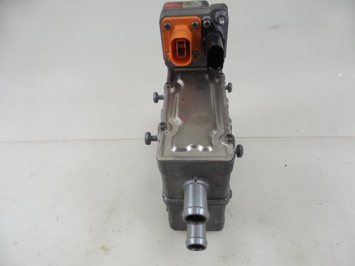 Värmare från en Porsche Cayenne II (92A) 3.0 S E-Hybrid 24V 2015