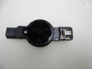 Begagnade Regnsensor Porsche Cayenne II (92A) 3.0 S E-Hybrid 24V Pris € 65,00 Marginaltabell erbjuds av Autobedrijf Broekhuis B.V.