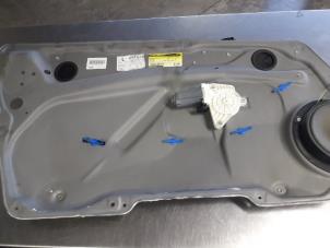 Begagnade Fönstermekanism, 2-dörrars, vänster fram Mercedes A (W169) 1.7 A-170 3-Drs. Pris € 60,00 Marginaltabell erbjuds av Autobedrijf Broekhuis B.V.